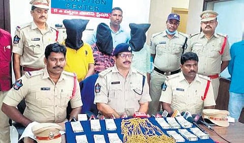 DSP KVVNV Prasad producing the accused and the seized gold before the media in Ongole on Friday I Express