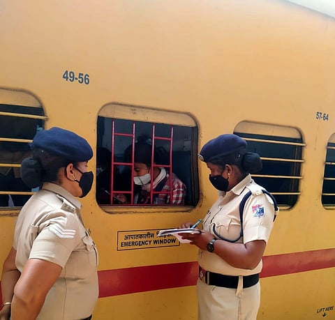Women RPF team in Hubballi approaching single lady passengers in trains to ensure safety and security. (Photo |EPS)