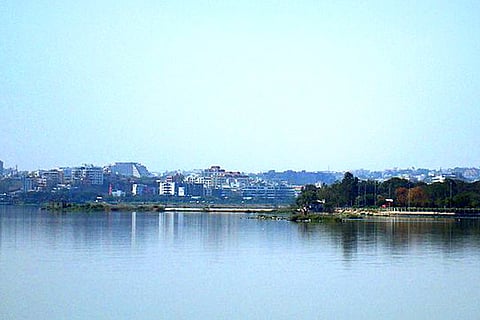 The Hussainsagar Lake in Hyderabad (Image courtesy| Wikimedia Commons)