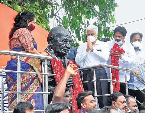 YSRC MP Vijaysai Reddy paying floral tribute to Mahatma Gandhi at the GVMC Gandhi statue in Visakhapatnam on Friday. (Photo | G Satyanarayana, EPS)