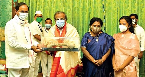 Chief Minister K Chandrasekhar Rao felicitates Dr P Soundararajan at Raj Bhavan in Hyderabad on Friday. Also seen is Governor Tamilisai Soundararajan