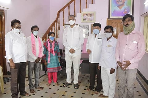 Vemulaghat MPTC G Kalpana joins TRS in the presence of Minister T Harish Rao ahead of Dubbaka by election in Siddipet on Saturday. (Photo | EPS)