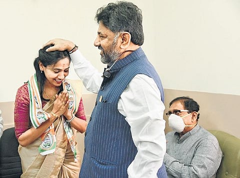KPCC president D K Shivakumar blesses Kusuma, wife of late IAS officer D K Ravi, who joined Congress, in Bengaluru on Sunday | nagaraja Gadekal