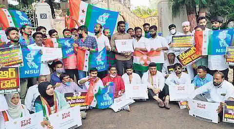 NSUI and Youth Congress activists stage a flash protest in front of Home Minister Mohamood Ali’s residence in Banjara Hills on Thursday