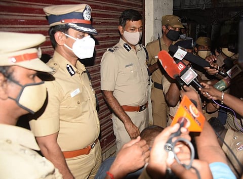 Chennai Commissioner Mahesh Kumar Aggarwal addressing the media at the spot of crime. (Photo | EPS/Martin Louis)