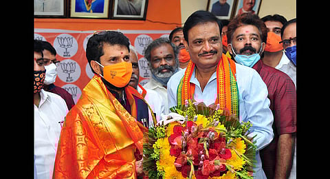 Munirathna, who recently won the RR Nagar bypoll, with BJP National General Secretary CT Ravi, in Bengaluru, on Wednesday. (Photo | Special Arrangement)