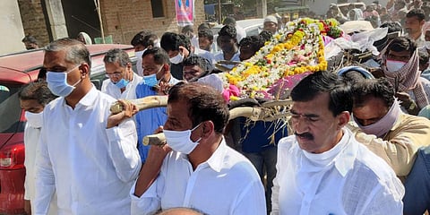 Finance Minister Harish Rao carries the body of a TRS worker, who killed himselfover the party's defeat in Dubbaka,to a burial ground on Wednesday. (Photo| EPS)