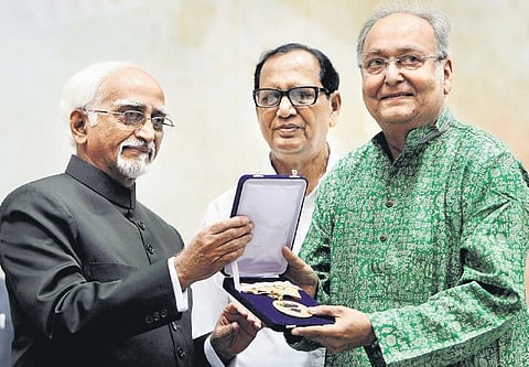 Soumitra Chatterjee received Dadasaheb Phalke Award in 2011. (File Photo | PTI)