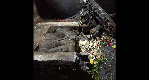 Miscreants break Goddess Mahakali Idol in 800 years Lakshmi temple of Hoysala dynasty in Doddagaddavalli of Belur taluk late night on Thursday. (Photo | Special Arrangement)
