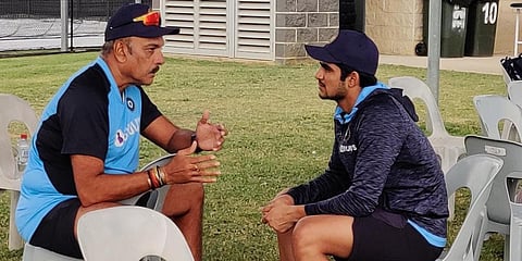 Ravi Shastri (L) with Shubham Gill (Photo| Twitter/ @RaviShastriOfc)