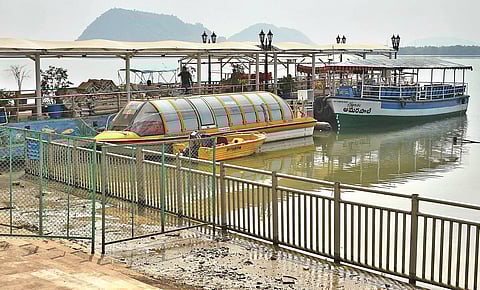 Punnami Ghat wears a deserted look on Sunday. (Photo| EPS/Prasant Madugula)