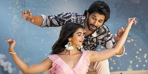 Tollywood stars Allu Arjun and Pooja Hegde in Ala Vaikunthapurramloo's 'Botta Bomma' song.