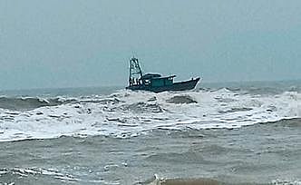 Cyclone Nivar: Fishers advised to wait at emergency halting points