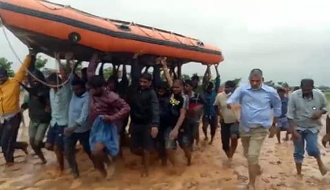 TUDA Chairman and Chandragiri legislator Chevireddy Bhaskar Reddy involved in rescue operation at Mallimadugu canal in Kummaripalle of Yerpedu mandal in Chittoor district. (Photo | EPS)