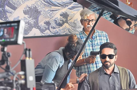 Sriram Raghavan directing Ayushmann Khuraana in Andhadhun