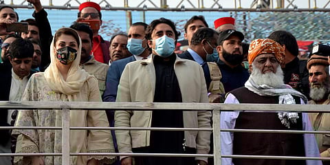 (From left) PML-Nawaz chief Maryam Nawaz Sharif, Pakistan Peoples Party chairman Bilawal Bhutto Zardari and Pakistan Democratic Movement chairman Maulana Fazal-ur-Rehman in a rally. (File photo| AP)