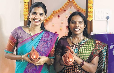 Sisters-in-law bond over video blogs