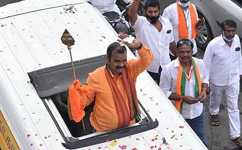 BJP state president L.Murugan has started the Vel yatra from Koyembedu. (Photo | EPS/R.Satish babu)