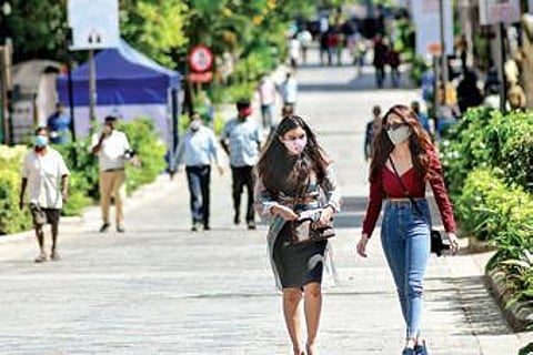 People enjoy a walk, a band performs | ASHISHKRISHNA HP