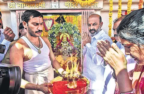 BJP State president Bandi Sanjay Kumar at the Bhagyalakshmi temple near Charminar. (File photo| Vinay Madapu, EPS)