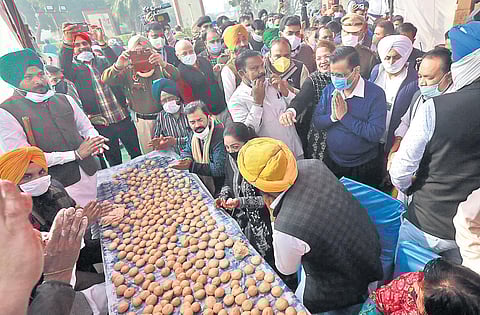 Delhi CM Arvind Kejriwal visits the Guru Tegh Bahadur Memorial Museum to review arrangements made for the farmers gathered against new farm laws. (Photo | Shekhar Yadav, EPS)