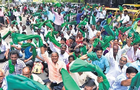 A file picture of farmers protesting near the CM’s residence in Bengaluru