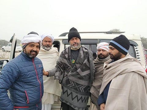 Swaraj Abhiyan leader Yogendra Yadav (centre) at Haryana border (Photo | PTI)
