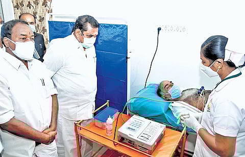 Chief Minister Edappadi K Palaniswami inaugurated a mini-clinic at Muthunaickenpatti in Salem district on Friday