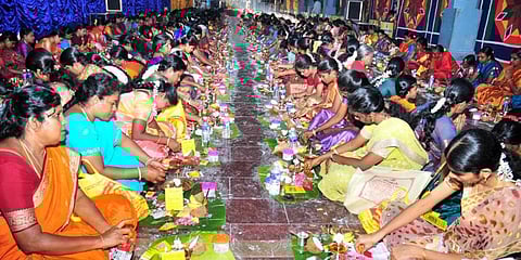 Women devotees participating in Thiruvilakku pooja organised by Chennai Aaru Naattu Vellalar Sangam. (File Photo | UK Ravi, EPS)