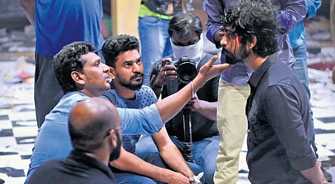 Sathya on the sets of Kaithi