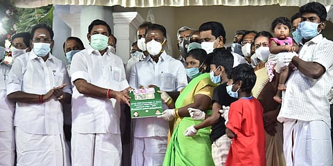 CM Edappadi Palaniswami and dy CM O Panneerselvam jointly launch the Pongal gift at Secretariat in Chennai. (Photo| P Jawahar, EPS)