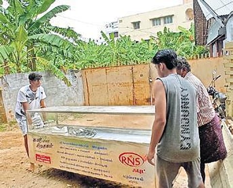 Siragukal team members taking out a freezer box | SPECIAL ARRANGEMENT