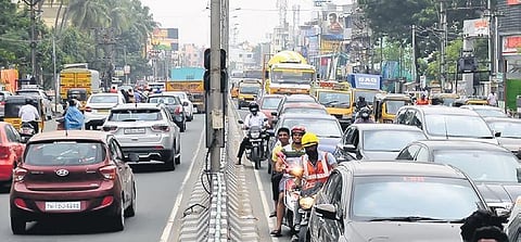Vehicles stuck in a traffic jam on Mount Poonamalle Road near Sakthi Nagar at Porur on Wednesday | DEBADATTA MALLICK