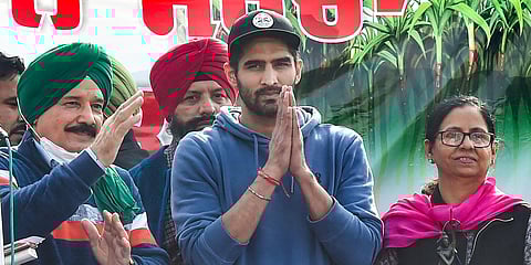 Boxer Vijender Singh joins the farmers with Arjuna and Dronacharya awardees during their 'Delhi Chalo' protest march against the new farm laws at Singhu border in New Delhi, Sunday. (Photo | PTI)