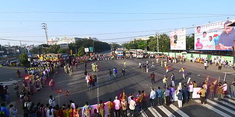 Left parties staging protest against Farm Bill 2020 during Bharat Bandh at Maddillapalem in Visakhapatnam on Tuesday. (Photo| G Satyanarayana, EPS)