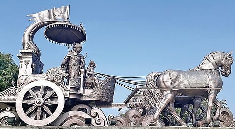 A statue at Kurukshetra depicting a scene from the war