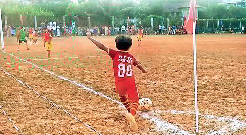 The corner kick by Danish