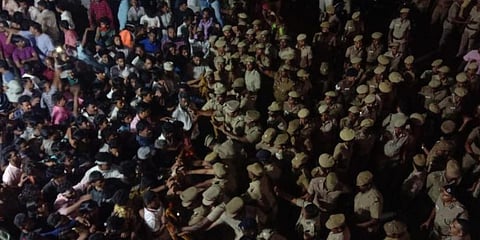 The protesters blocked interior streets and entrance to the Mint Bridge leading to a traffic snarl, forcing the 1,000 personnel strong police force deployed at the spot to intervene. (Photo | Twitter @DennisJesudasan)