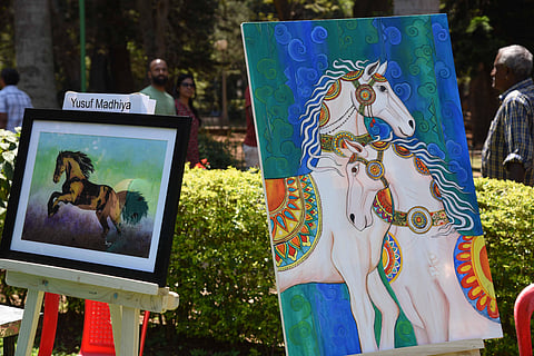 The artistes were given an opportunity to sell their artworks to interested buyers. (Photo | Nagaraja Gadekal, EPS)