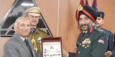 Ladakh Lt Governor Radha Krishna Mathur (L) with BRO DG Lt General Harpal Singh. (Photo| EPS)