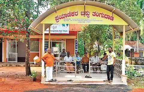 Bus shelter maintained by Raghu. (Inset) Newspapers and magazines stacked on a rack