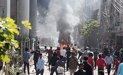 Clashes between a group of anti-CAA protestors and supporters of the new citizenship act, at Jafrabad in north-east Delhi. (Photo | Parveen negi, EPS)