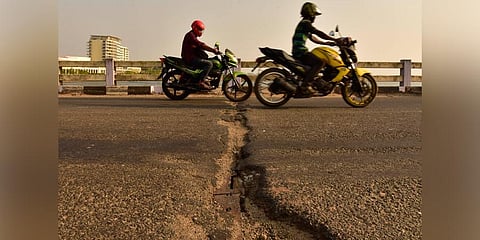 The bituminous layer over the rubber joint at Goshree bridge getting chipped. (Photo | Albin Mathew, EPS)