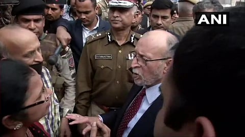 Delhi Lieutenant Governor Anil Baijal interacts with some locals in Maujpur area in North-East Delhi. (Photo| ANI)