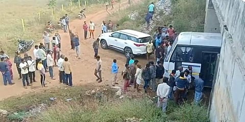 Police personnel at the Hyderabad encounter scene. (Photo | EPS)