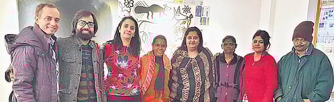 (From left) Virasat founder Justin Imam, Human of Jharkhand founder Faiz, Leenika Jacob, Malo Devi, society resident Chandni Srinivasan, Putli Ganjoo, Alka Imam and trust associate Manish Ekka; Mural by Malo & Putli – Photos: Humans of Jharkhand