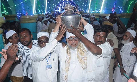 Two lakh devotees converge on Nagore for sandhana koodu procession