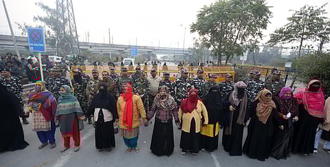 Protesting against Citizenship Act, women at Shaheen Bagh block the road. (Photo | Shekhar Yadav, EPS)