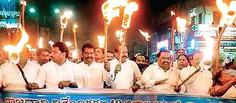 Women block Sarada Peetham seer’s car