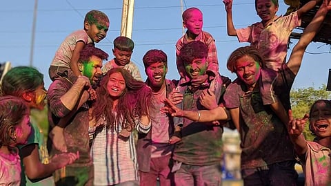 Youths from the Helping Hands Friends Charitable Trust celebrate Holi with kids at a slum settlement in Patna (Photo | Express)